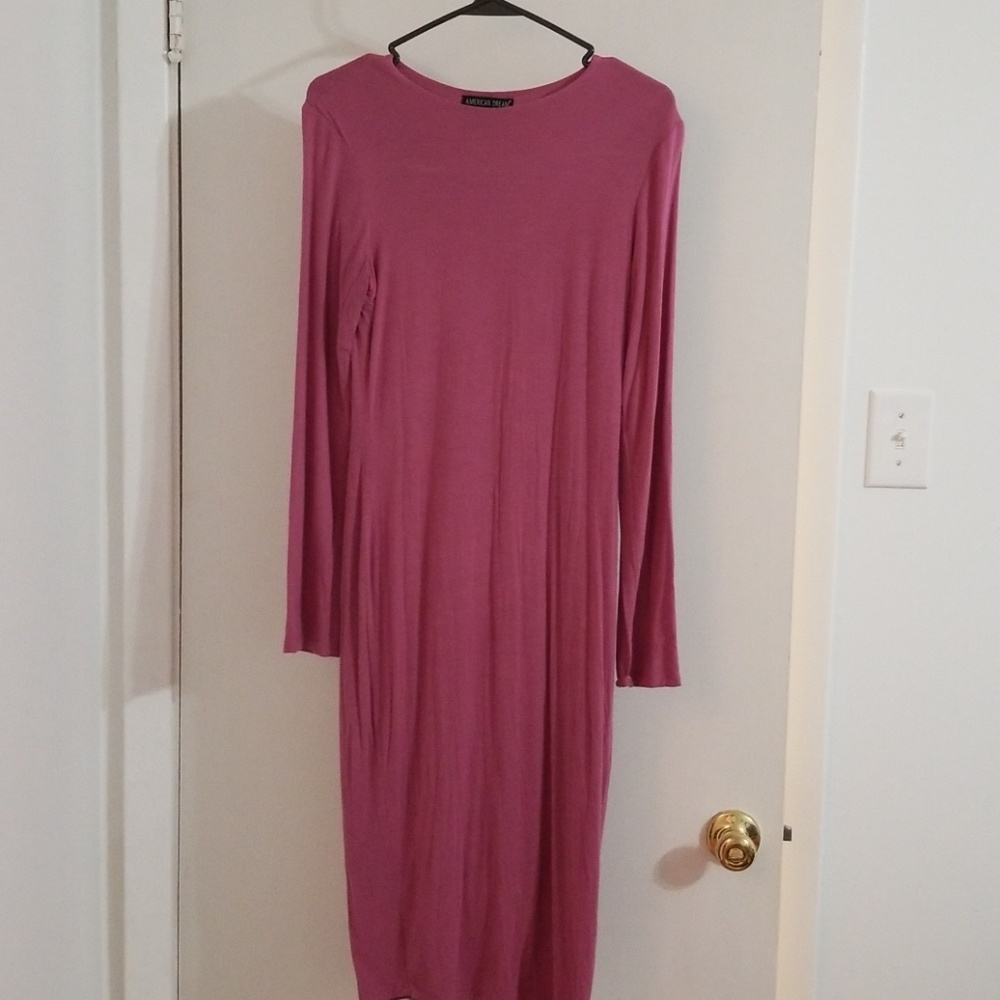 Form fitting mauve t-shirt dress